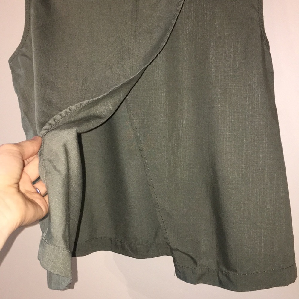 Loose Tank Top - Picture 2 of 3